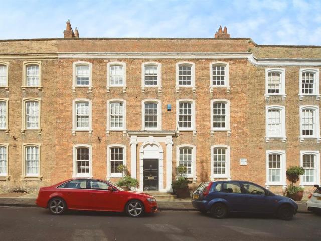 Flat for sale in Bridgwater, Somerset