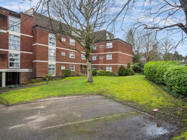 Flat for sale in Pinner, Isle Of Man