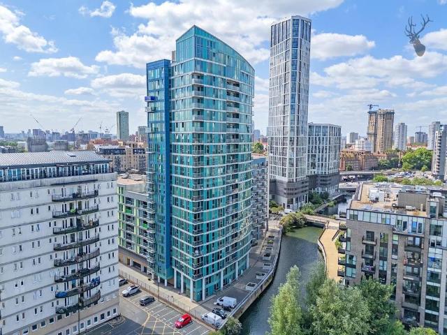 Flat for sale in Stratford Marsh, Greater London