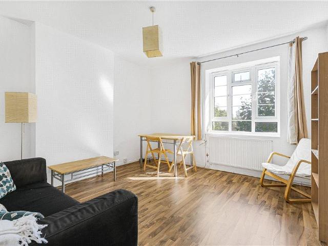 Flat for sale in Oval, Greater London