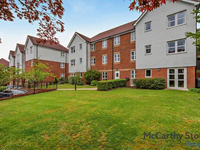 Flat for sale in Cross In Hand, East Sussex
