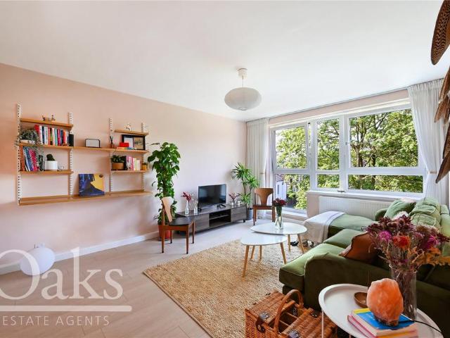 Flat for sale in Tulse Hill, Greater London