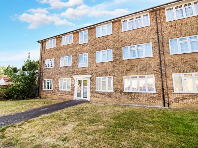 Flat for sale in Farnborough, Hampshire