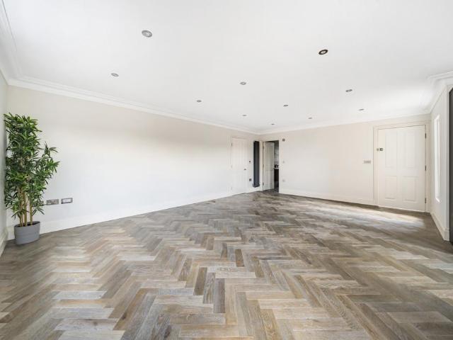 Flat for sale in London Borough of Ealing, Hanwell