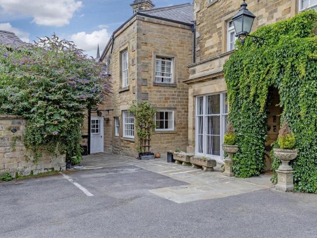 Flat for sale in Froggatt, East Midlands