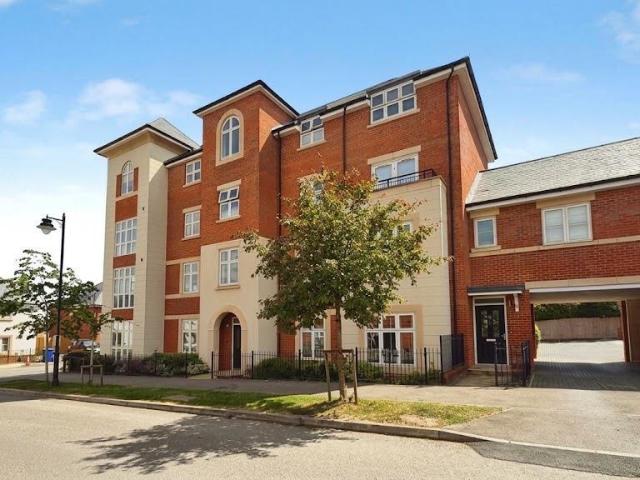 Flat for sale in Aldershot, Hampshire