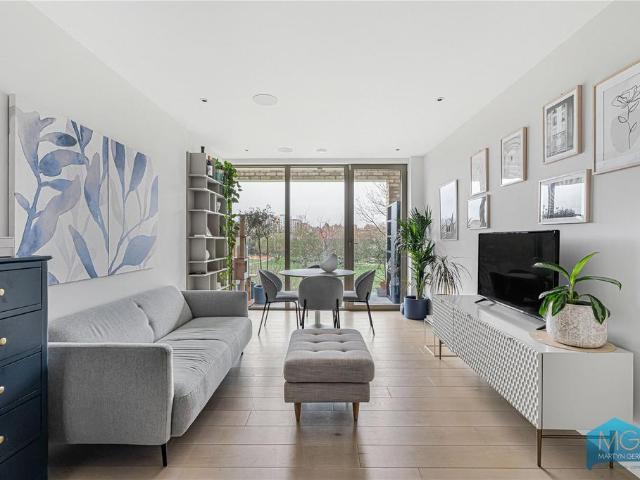 Flat for sale in Kilburn, Greater London