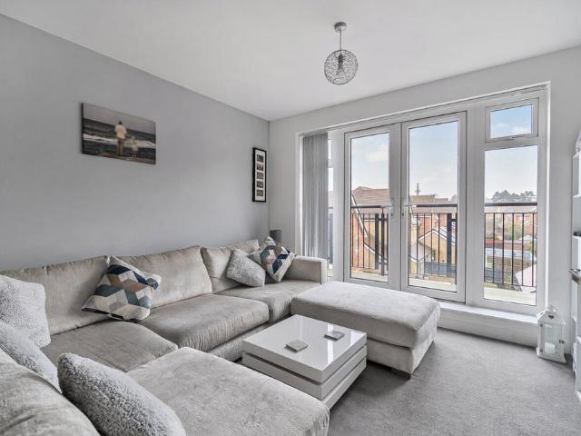 Flat for sale in Blackwater and Hawley, Hart