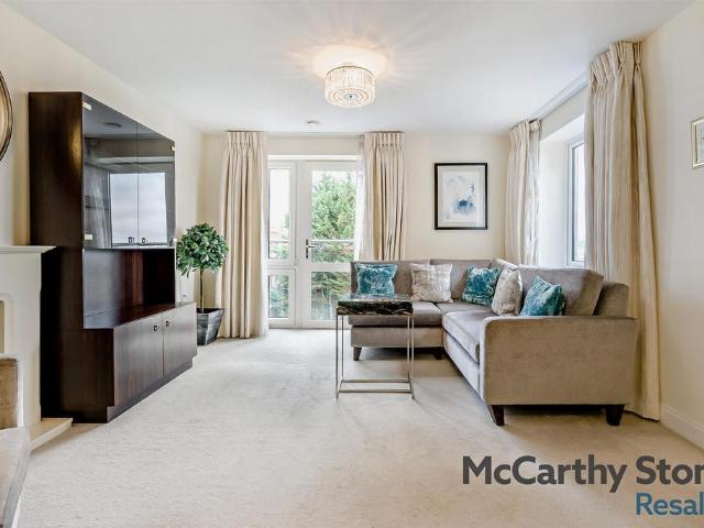 Flat for sale in Denham, Denham Green