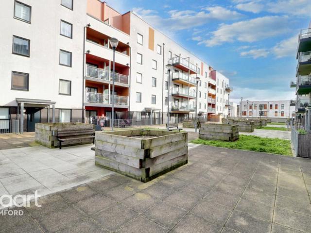 Flat for sale in Rush Green, Greater London