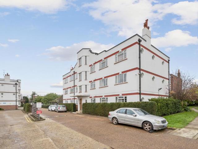 Flat for sale in London Borough of Merton, Raynes Park