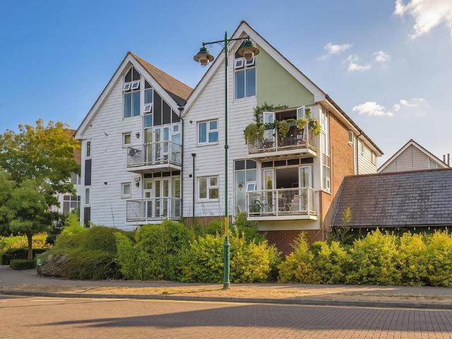 Flat for sale in Bourne Vale, Kent