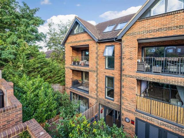 Flat for sale in London Borough of Croydon, Greater London