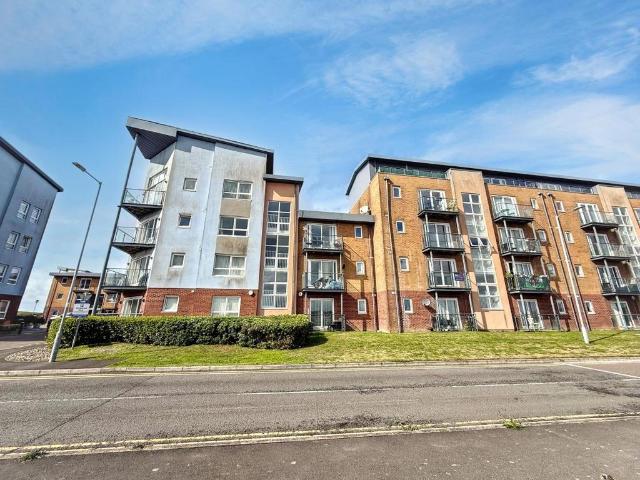 Flat for sale in Seaside, Llanelli