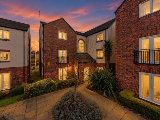 Flat for sale in Miles Hill, Leeds