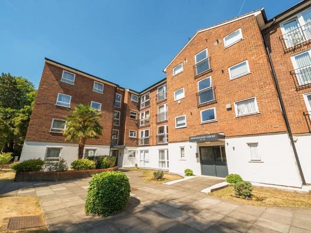 Flat for sale in Hendon, Greater London