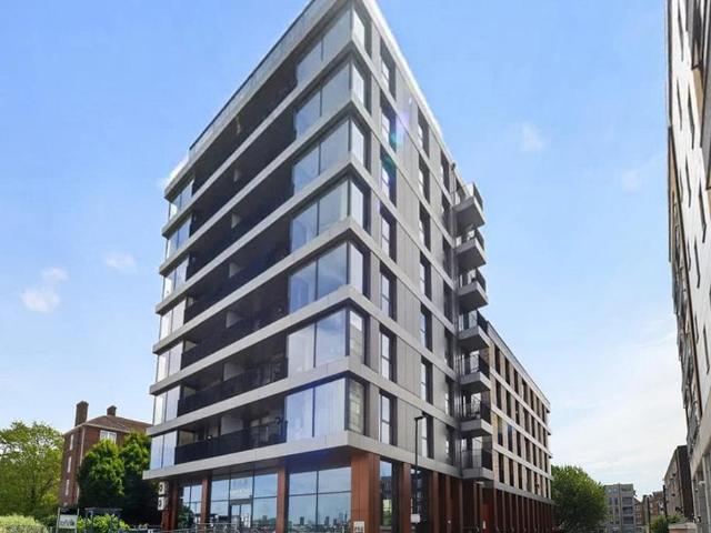 Flat for sale in Greenwich Town Centre, Greater London