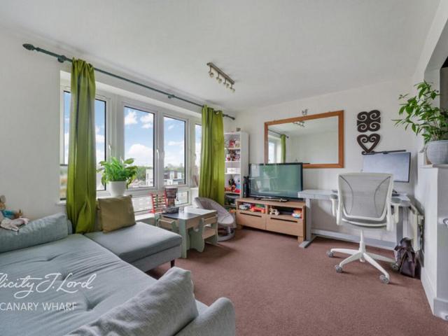 Flat for sale in Isle Of Dogs, Isle Of Man