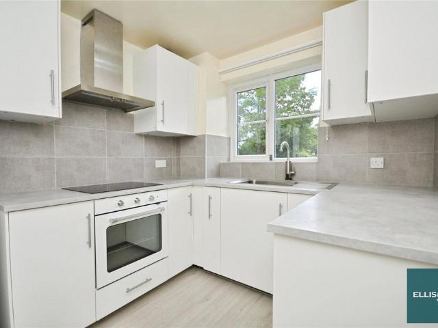 Flat for sale in Finchley, Greater London
