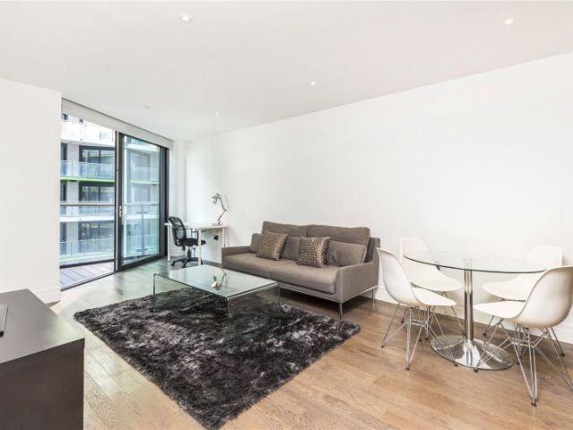 Flat for sale in Nine Elms, Greater London