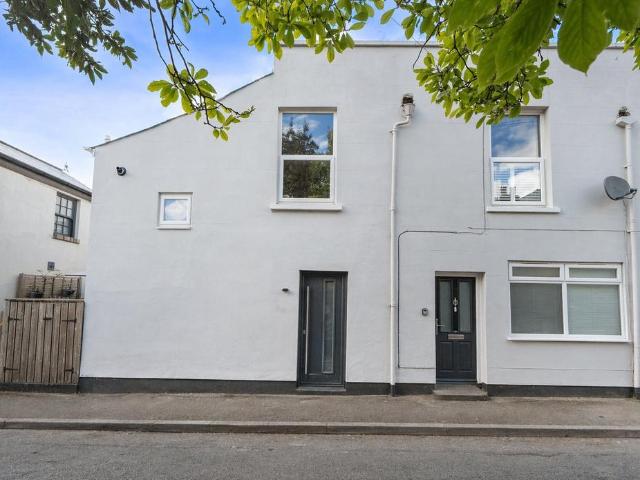 Flat for sale in Golden Valley, Gloucestershire