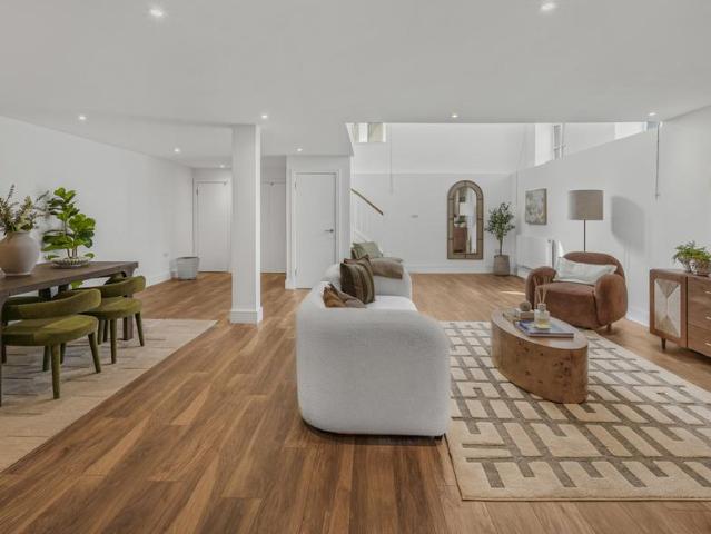 Flat for sale in Islington, Greater London