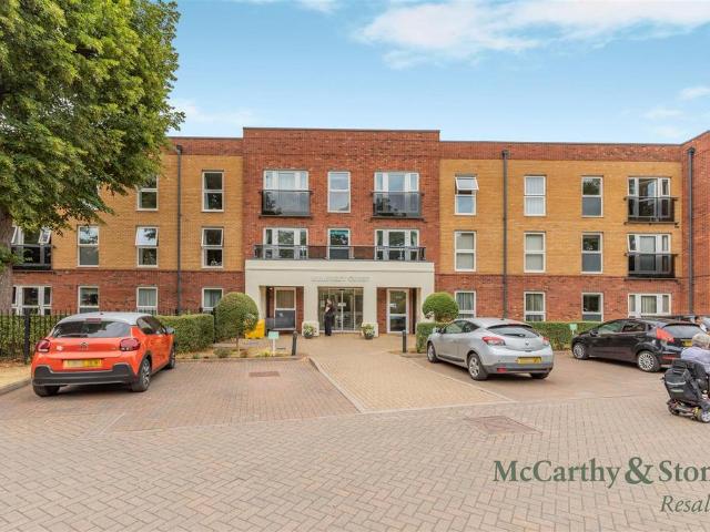 Flat for sale in Beaconside, Baswich