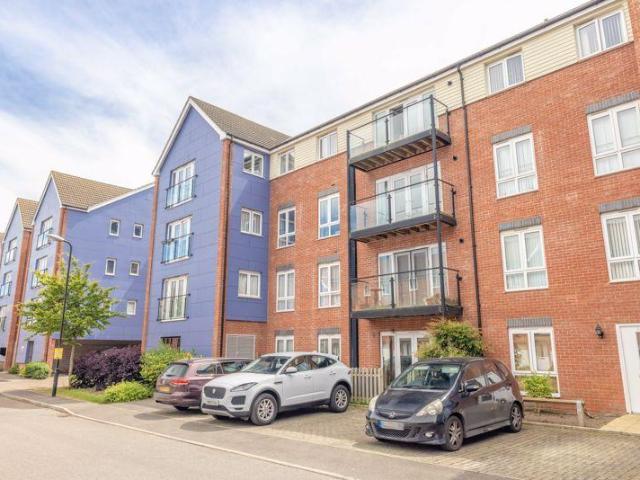 Flat for sale in Slough