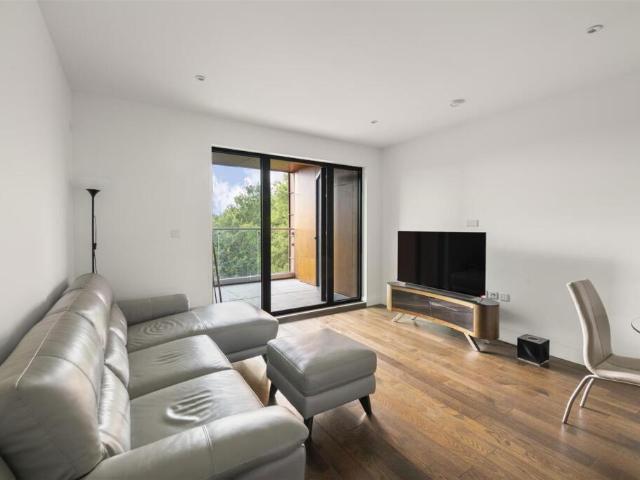 Flat for sale in Cowley, Greater London