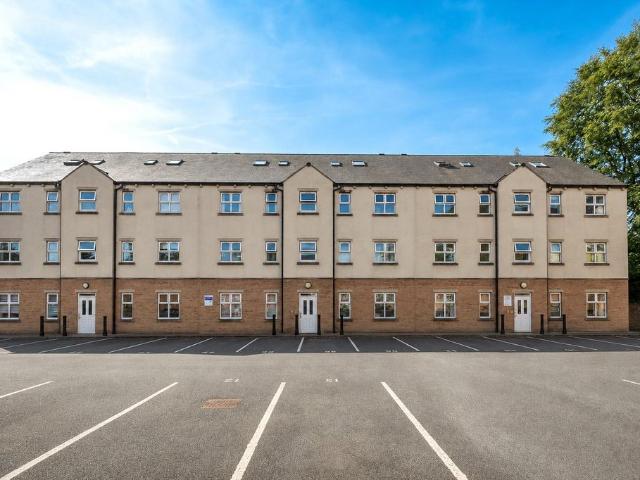 Flat for sale in Savile Park, West Yorkshire