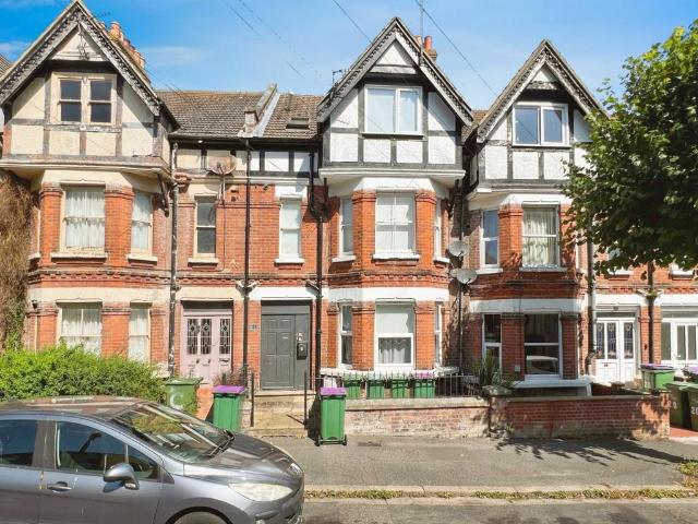 Flat for sale in Folkestone