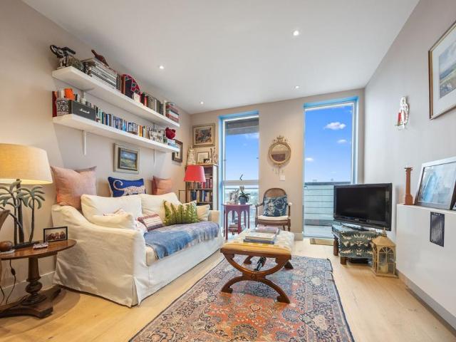Flat for sale in Brondesbury, Greater London