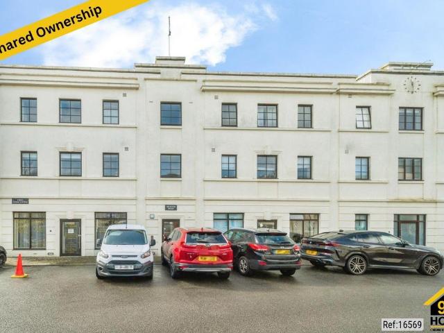Flat for sale in Newquay, Cornwall