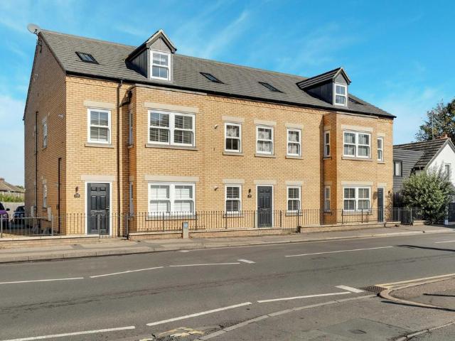Flat for sale in Woodston, Peterborough
