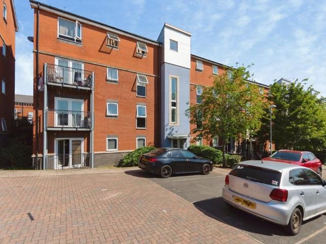 Flat for sale in Bearwood, West Midlands
