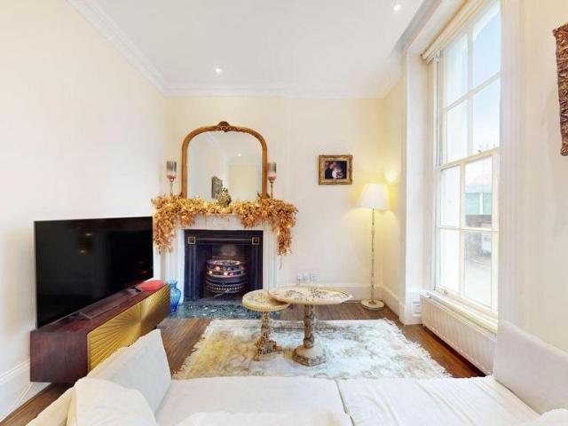 Flat for sale in St. George in the East, Whitechapel