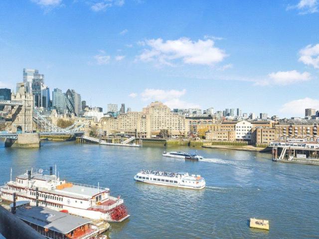 Flat for sale in Bermondsey, Greater London