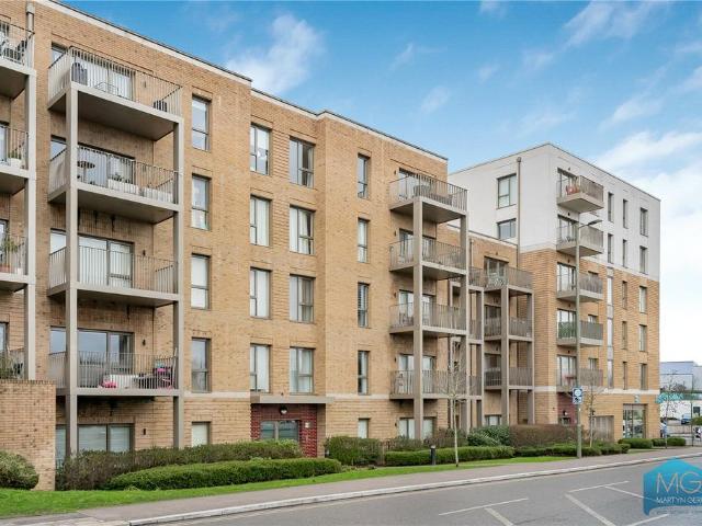 Flat for sale in West Finchley, Greater London