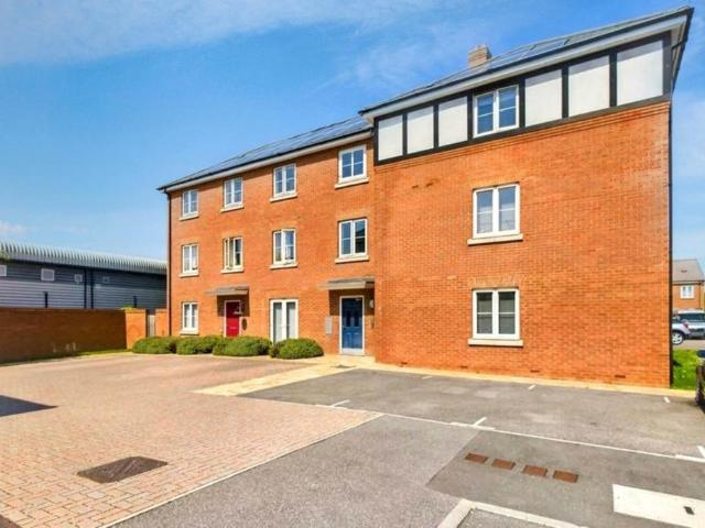 Flat for sale in Quarrendon, Aylesbury