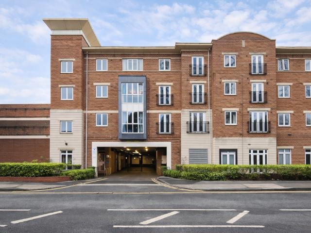 Flat for sale in Bray Wick, Maidenhead