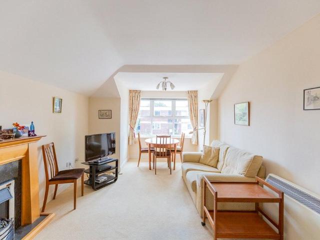 Flat for sale in Henleaze, Bristol