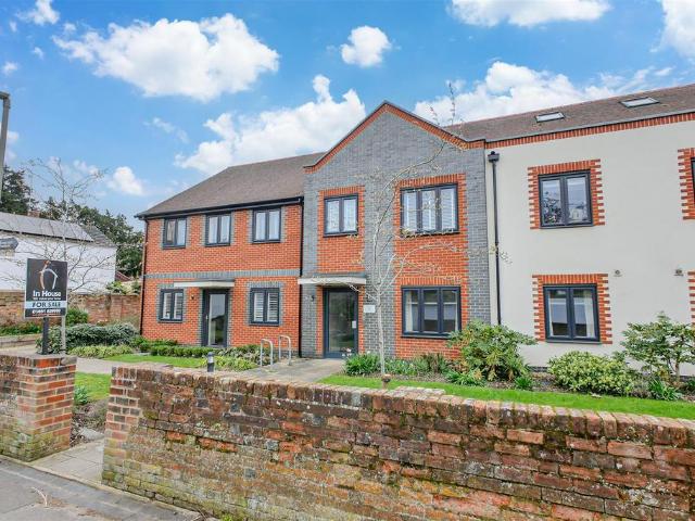 Flat for sale in Berrick Salome, Oxfordshire
