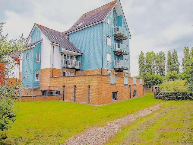 Flat for sale in St. Marys Island, Gillingham