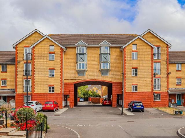 Flat for sale in Barry Island, Barry
