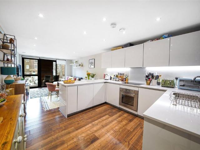 Flat for sale in Peckham, Greater London