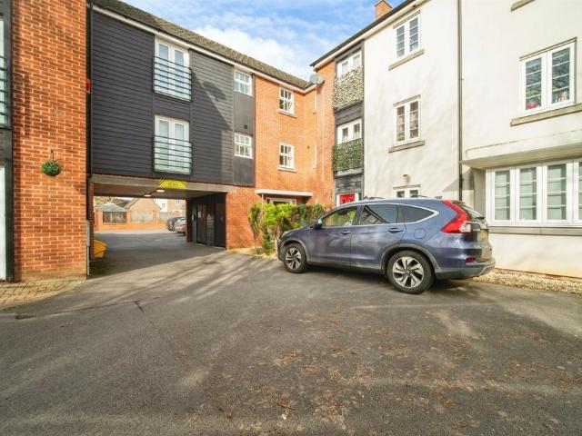 Flat for sale in Priest Down, Hampshire