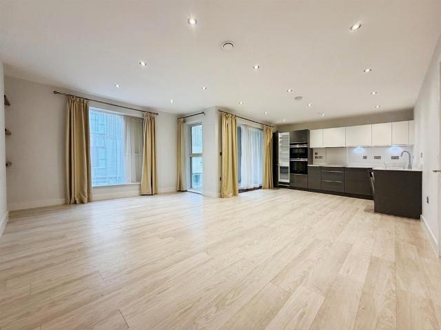 Flat for sale in Arbury, Cambridgeshire