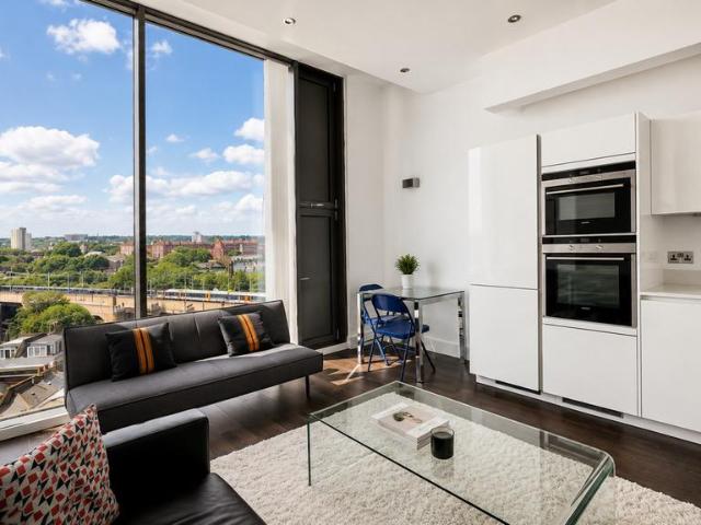 Flat for sale in Kentish Town, Greater London