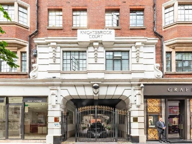 Flat for sale in Hans Town, Greater London