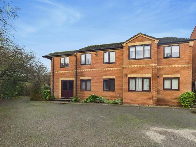 Flat for sale in Kettlebrook, Staffordshire